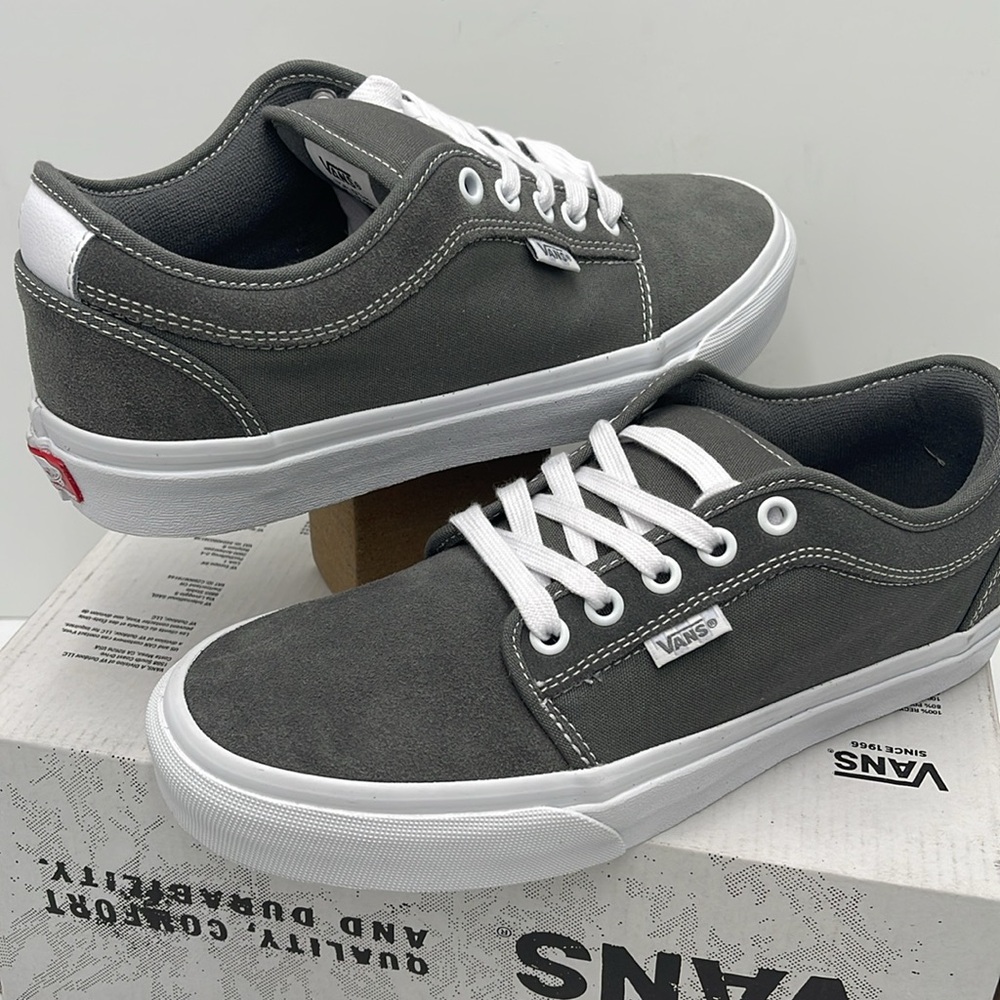 Vans Men's Gray Canvas Sneakers Skate Chukka L
Pewter/True White
VN0A4BX4195 - Picture 11 of 16